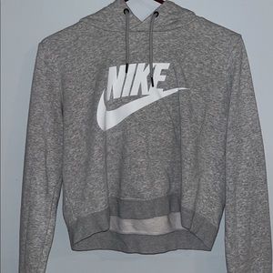 nike cropped hoodie
